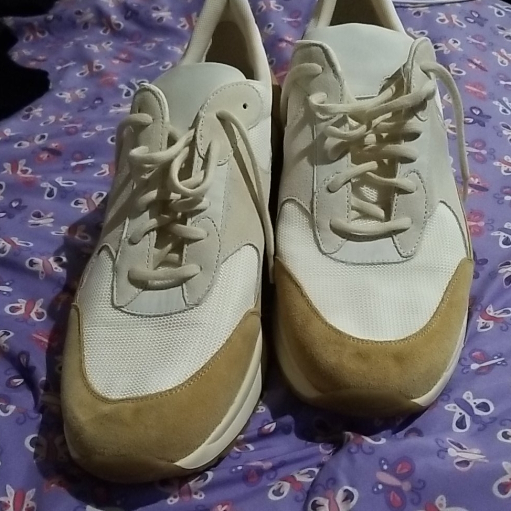 Almost new shoes ,just missing insoles